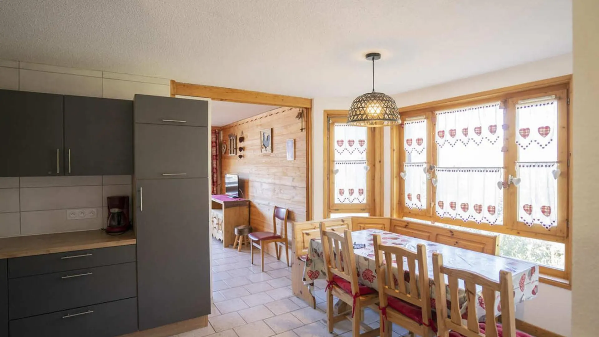 Apartment Chatel : Appartement 2 Pieces, 5 Pers, Proche Centre Et Remontees, Balcon Expose S/O, Classe 3* - Fr-1-676-90