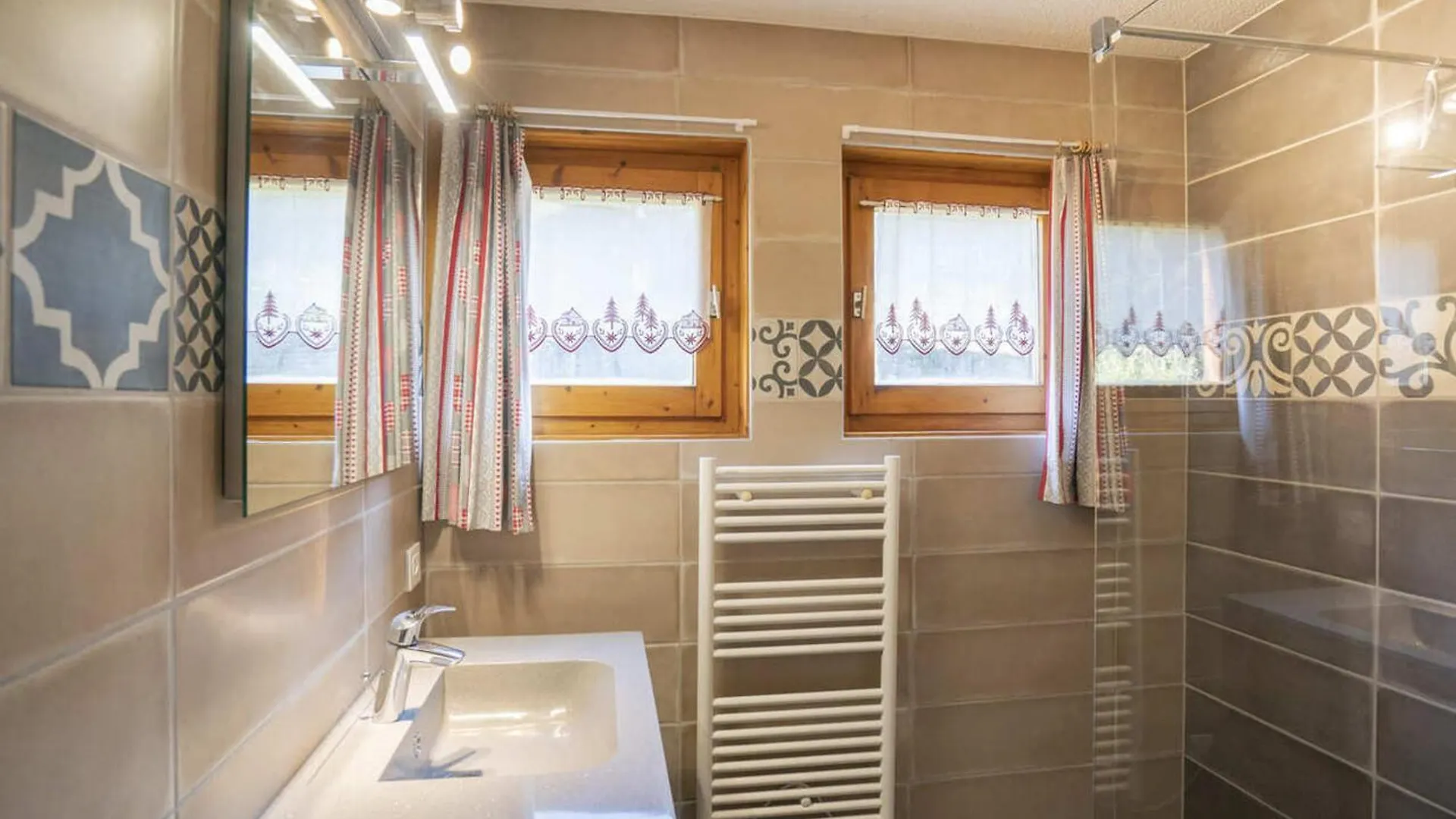 Chatel : Appartement 2 Pieces, 5 Pers, Proche Centre Et Remontees, Balcon Expose S/O, Classe 3* - Fr-1-676-90 0*,